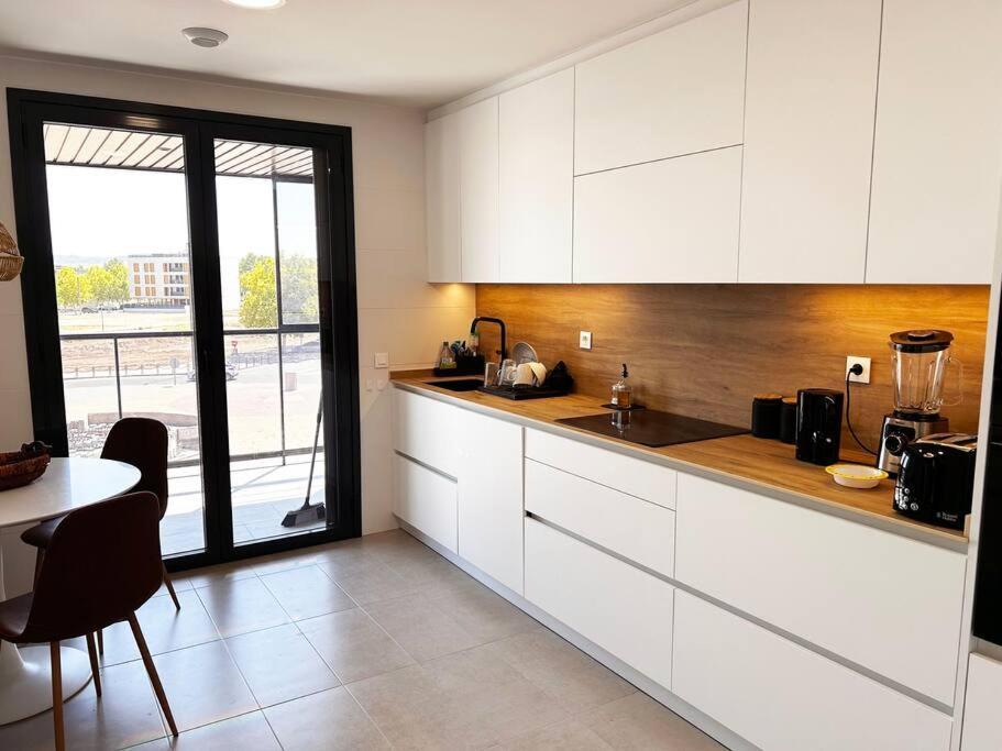 Apartamento De Cuatro Habitaciones En Talavera Talavera de la Reina Eksteriør bilde