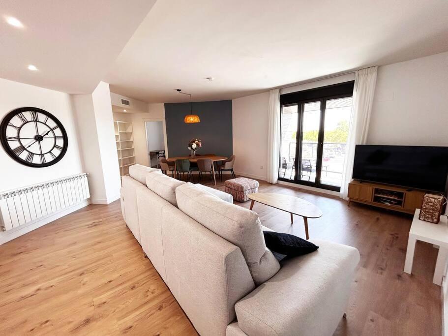 Apartamento De Cuatro Habitaciones En Talavera Talavera de la Reina Eksteriør bilde